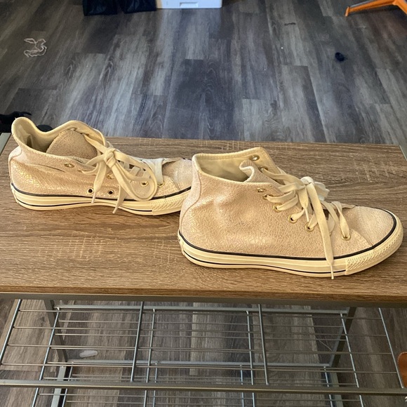 Women’s Converse All Star Ivory metallic high tops 7.5 - Picture 4 of 7